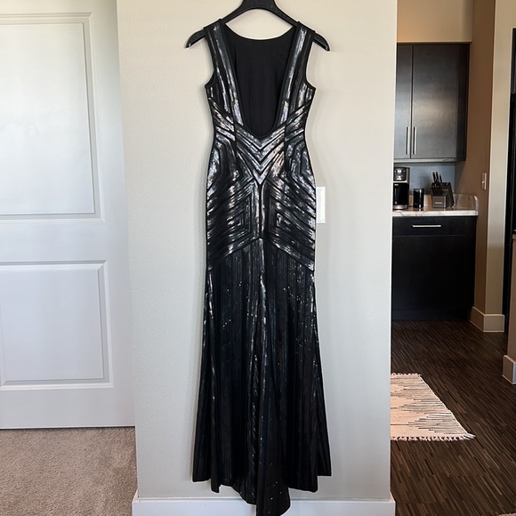 Beautiful BCBG Evening Gown - XS - Picture 6 of 9